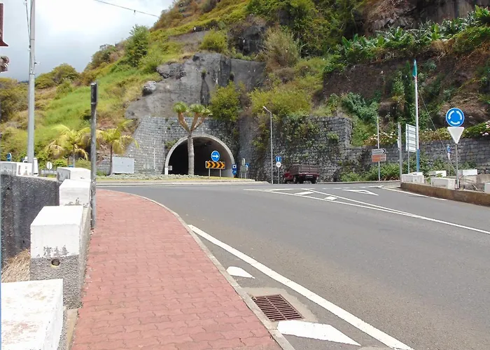 Levada Nova House Feriehus *